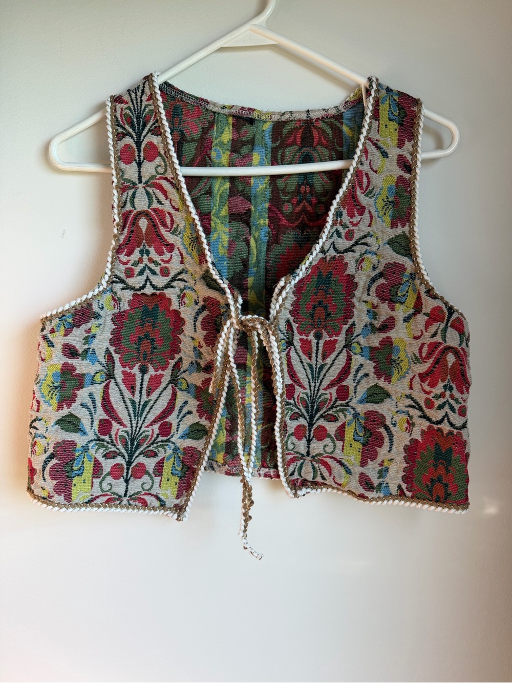 Bohemian Floral Tapestry Crop Vest - Multicolor